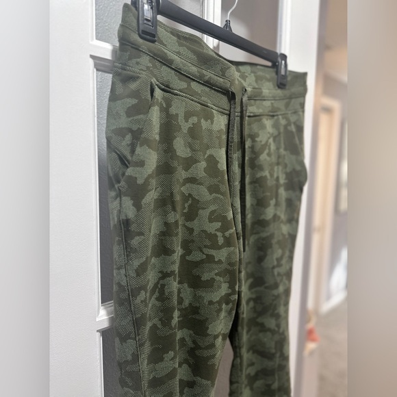 Lululemon Ready to Rulu Jogger - Picture 8 of 13